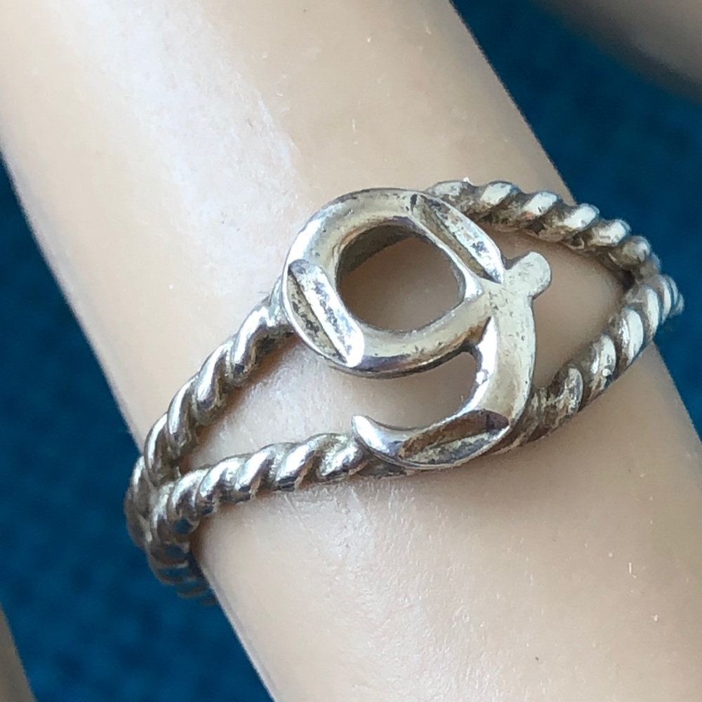 Vintage Sterling silver ring that has 6 or 9 on it